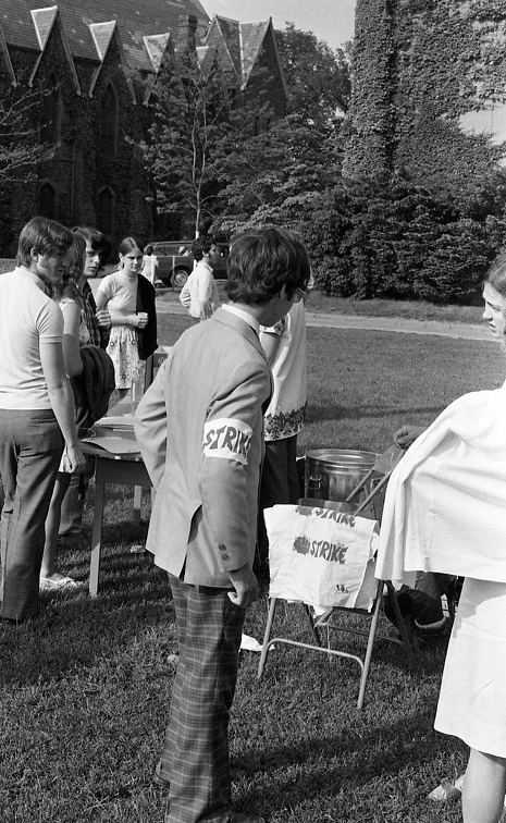 Giving out strike armbands at the Class of 1970 graduation